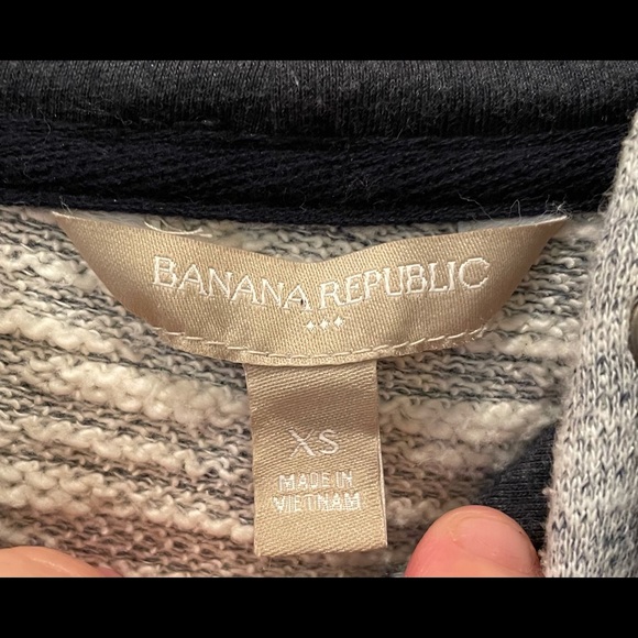 Banana Republic Cross-Over Back Gray Hoodie (XS) - Picture 4 of 6